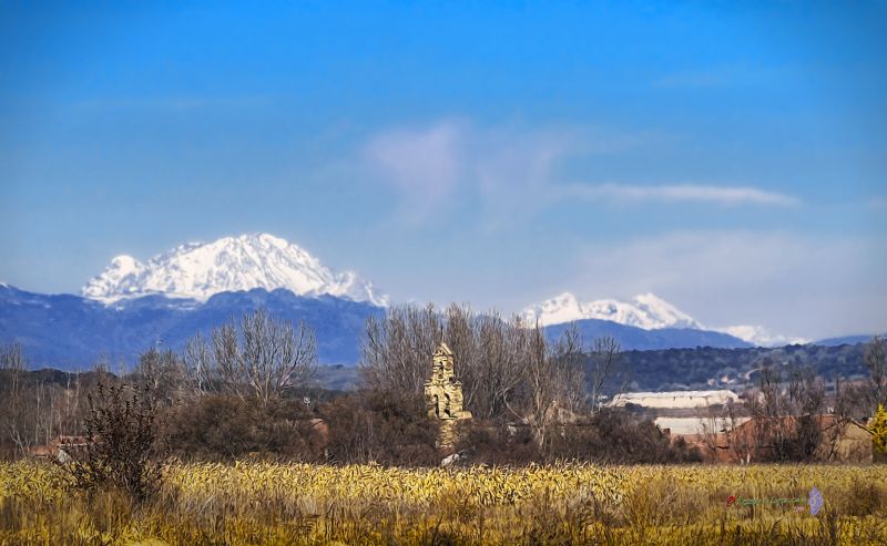 La Iglesia de Villagarcia de la Vega con Penia Ubina al fondo Reducc.jpg